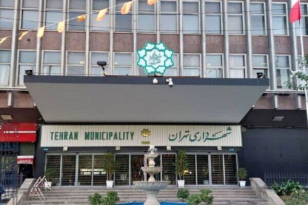 یکی از اعضای شورای شهر تهران از تجمل‌گرایی مدیران شهرداری خبر داد/ صندلی‌های شهرداری در تسخیر کاخ‌نشینان