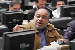 فوران خشم نماینده مجلس: ابتذال در رویدادهای ورزشی زیر لوای جمهوری اسلامی!