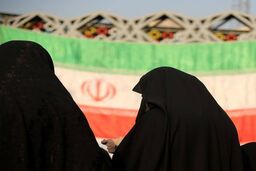 “پایان تحصن مدافعان حجاب با برخورد فیزیکی”