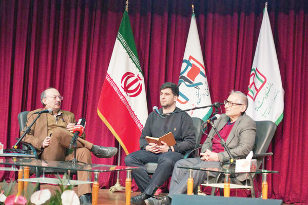 دموکراسی یا قدرت نظامی؟مناظره صادق زیباکلام و بیژن عبدالکریمی درباره رویکرد کلان نظام سیاسی و شرایط کنونی کشور