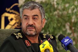 سردار جعفری: شرمنده شهدایی هستیم که برای ارتقای توان دفاعی کشور تلاش کردند  