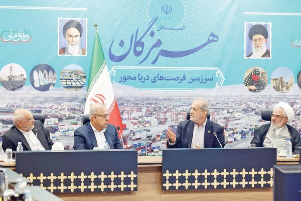 رئیس‌جمهور  برطرح خود اصرار دارد/پیشنهاد پزشکیان به رهبری برای انتقال پایتخت