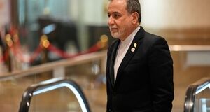 منبع آگاه: عراقچی و هیات مذاکره‌کننده تا چهارشنبه در نیویورک می‌مانند 