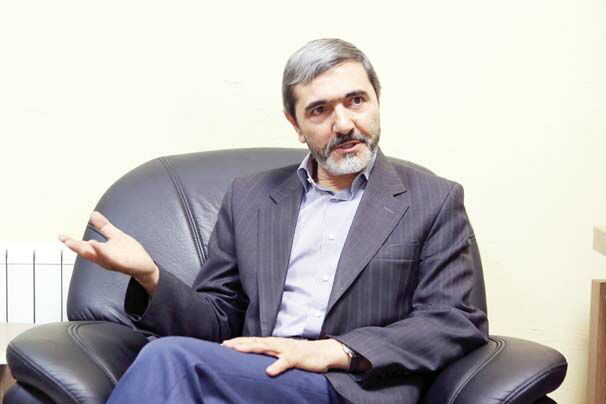 مبلغ: گروه‌های خاص دوگانه «میدان و مذاکره» را ترویج می‌کنند