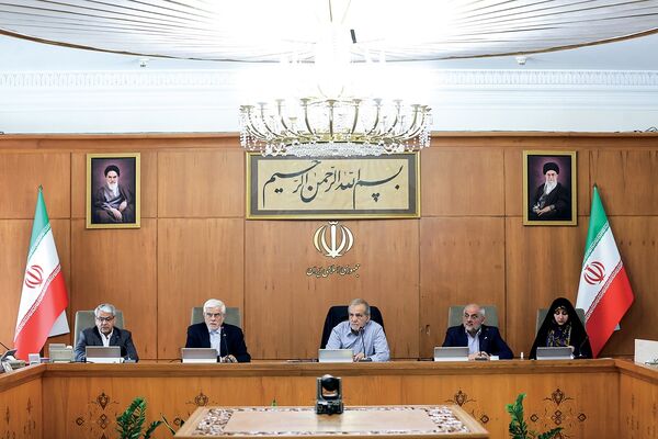 از گشت ارشاد تا فرودگاه اردبیل/اظهارنظر دیروز وزرای پزشکیان در حیاط دولت درباره حواشی اخیر