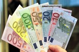 آخرین قیمت دلار و یورو؛ امروز دوشنبه 15 تیر 1405