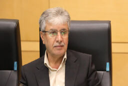 نماینده مجلس:  نظر حاکمیت این است که از خانواده‌های بازداشتی‌های کمتر از ۱۸ سال تعهد بگیرند