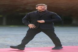لباس زلنسکی باز هم خبرساز شد؛ تأکید کاخ سفید بر ظاهر رسمی رئیس‌جمهور اوکراین پیش از دیدار با ترامپ