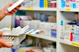 سهم دلالان در بازار دارویی بیش از بیماران است