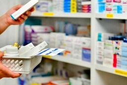 سهم دلالان در بازار دارویی بیش از بیماران است