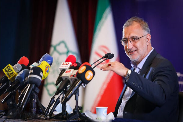 علیرضا زاکانی در نشست خبری خود مطرح کرد: به پزشکیان اطلاعات غلط می‌دهند