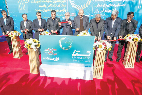 چرا قیچی وزیر از همه بزرگتر است؟/ درباره عکسی از افتتاحیه سیزدهمین نمایشگاه ایران ساخت