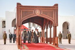 بررسی سفر رئیس‌جمهور به عمان و اهمیت آن در مذاکرات ایران و آمریکا/سوغات مسقط