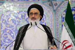 امام جمعه قم: برخی باید از توهم دلبستگی به مذاکرات بی‌حاصل و زیانبار خارج شوند