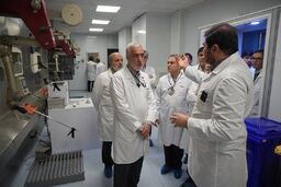 بازدید رئیس سازمان غذا و دارو از مرکز تولید رادیوداروهای پارس ایزوتوپ