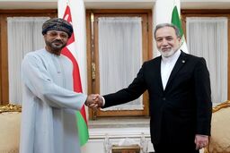 گفت‌وگوی عراقچی و وزیر خارجه عمان در تهران