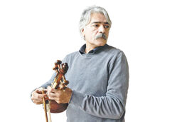 کمانی مست و هشیار نوازش ‏کنان