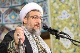 امام جمعه تبریز: قطب‌نمای برخی افراد غرب است