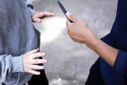 ویدئویی از زورگیری وحشیانه از دختر جوان در اسلامشهر 